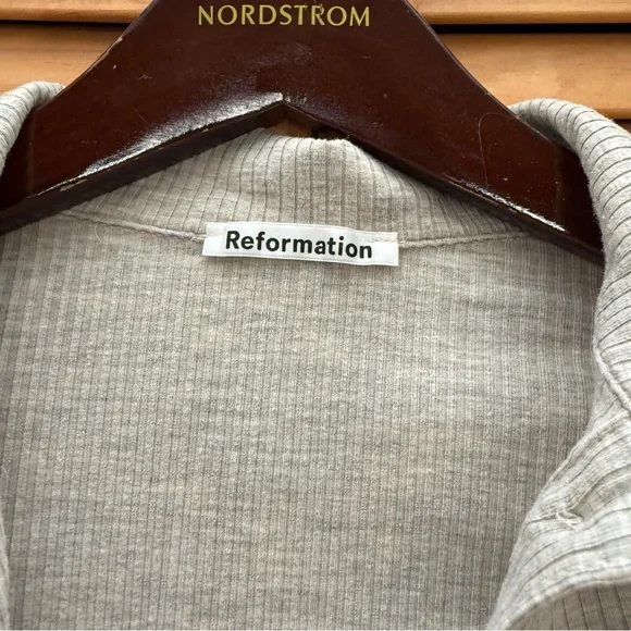 Reformation Light Gray Ribbed Button-Down Shirt size small - Picture 2 of 6